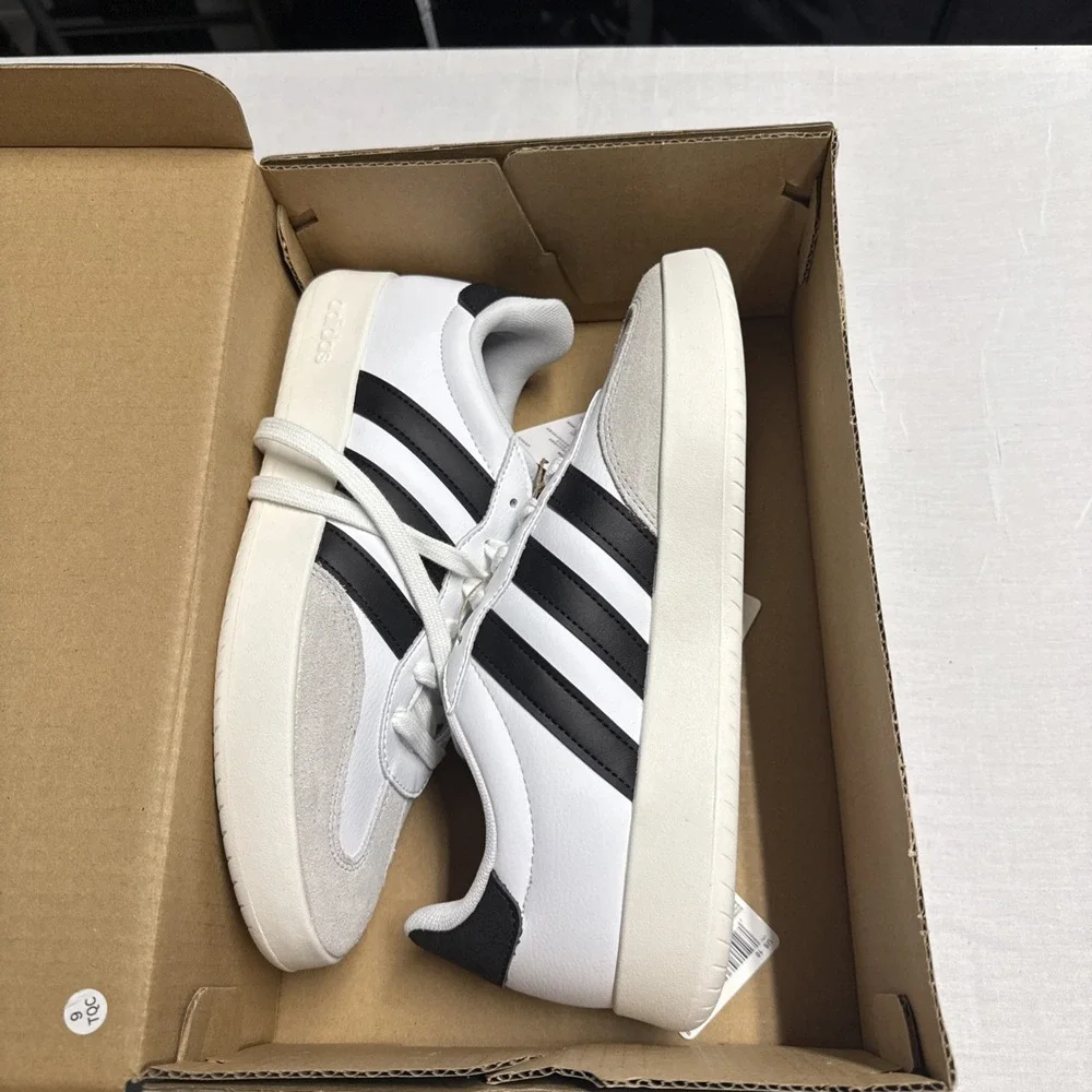 Adidas Barreda Men's Sneakers White Black Size 10 New In Box Casual Shoes